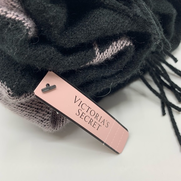 Victoria's Secret | Black & Pink 2017 Heart Fringe Throw Blanket - Picture 3 of 4